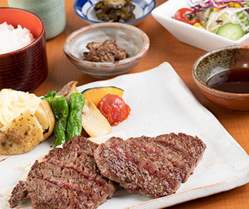 近江牛赤身肉ステーキ定食【和風ステーキソース】 3,200円